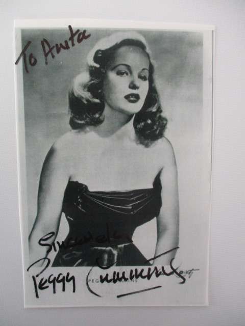 AUTOGRAPHED / SIGNED - PEGGY CUMMINS VINTAGE ACTOR APP. POSTCARD SIZE