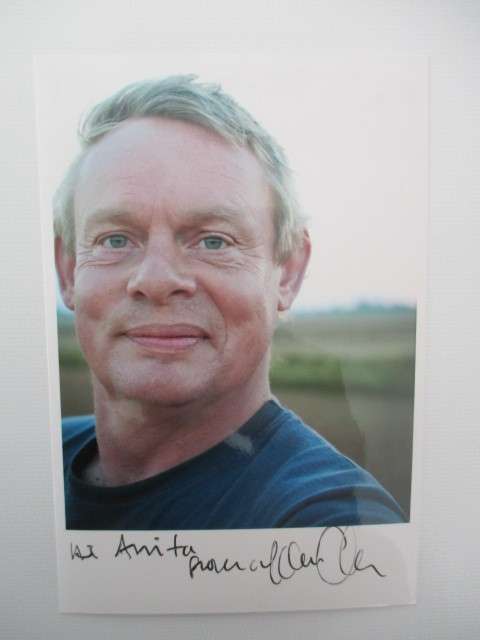 AUTOGRAPHED / SIGNED - MARTIN CLUNES - DOC MARTIN -  10 CM X  15 CM
