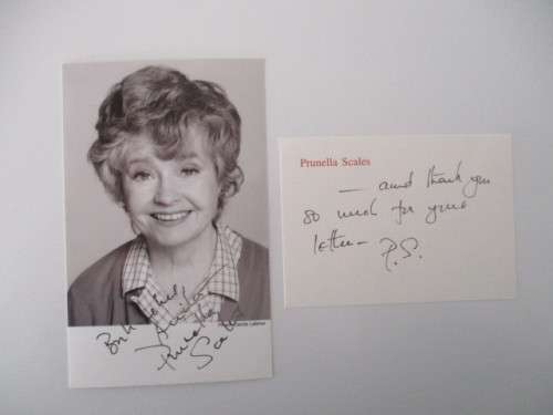 AUTOGRAPHED / SIGNED - PRUNELLA SCALES - FAWLTY TOWERS APP. POSTCARD SIZE
