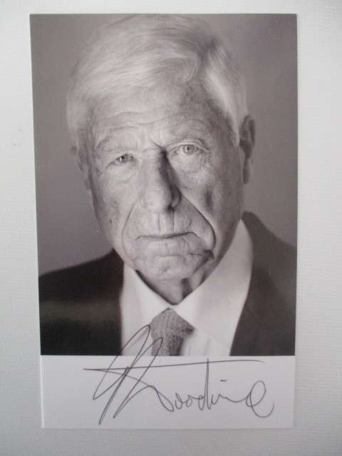 AUTOGRAPHED / SIGNED - JOHN WOODVINE - POSTCARD SIZE