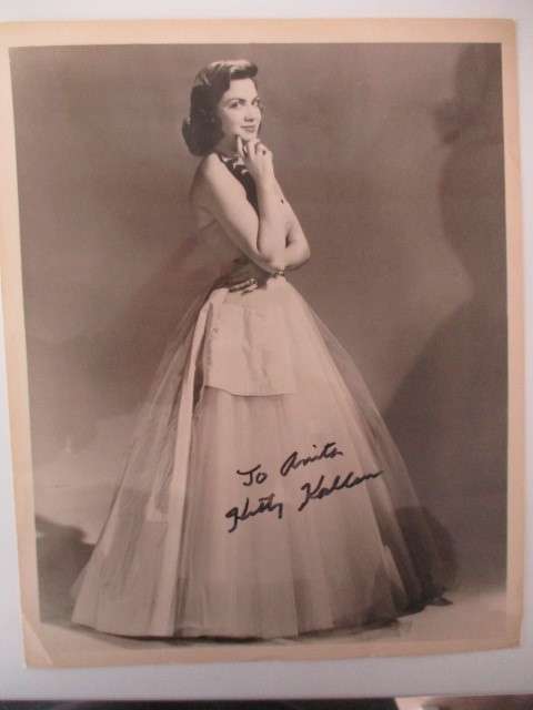 AUTOGRAPHED / SIGNED - KITTY KALLEN  VINTAGE SINGER A4 SIZE