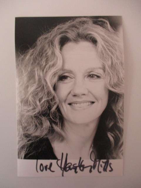 AUTOGRAPHED / SIGNED - HAYLEY MILLS BIT LARGER THAN POST CARD