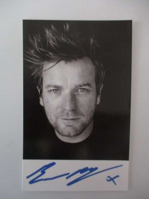 PRINTED AUTOGRAPH - EWAN McGREGOR -  STAR WARS  APP POSTCARD SIZE