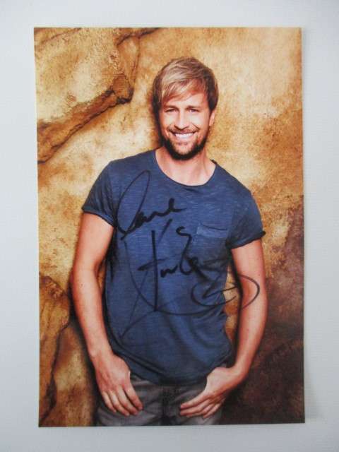 AUTOGRAPHED / SIGNED - KIAN EGAN - ` WESTLIFE  ` APP. POSTCARD SIZE