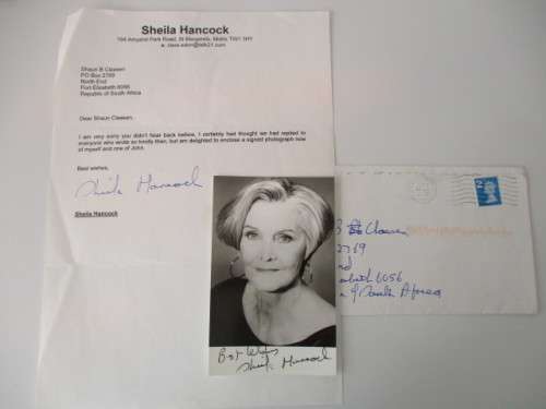 AUTOGRAPHED / SIGNED - SHEILA HANCOCK ACTOR APP POSTCARD SIZE