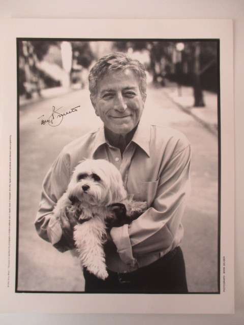 AUTOGRAPHED / SIGNED - TONY BENNETT SINGER A4 SIZE