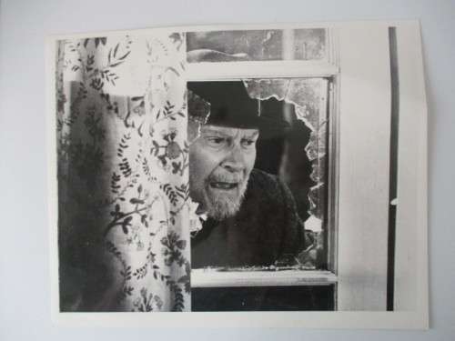 AUTOGRAPHED / SIGNED - SIR  LAURENCE OLIVIER AND EXTRA PHOTO SEE MORE
