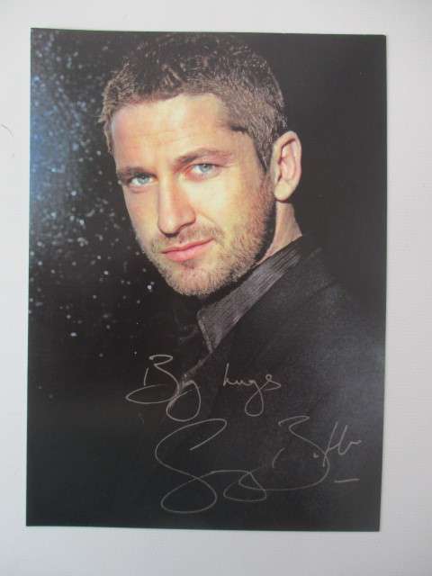 PRINTED AUTOGRAPH NOT SURE - GERARD BUTLER   12 1/2 CM X  17 CM