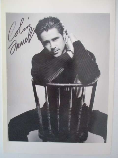 AUTOGRAPHED / SIGNED - COLIN FARREL  -  12 CM X  17 CM