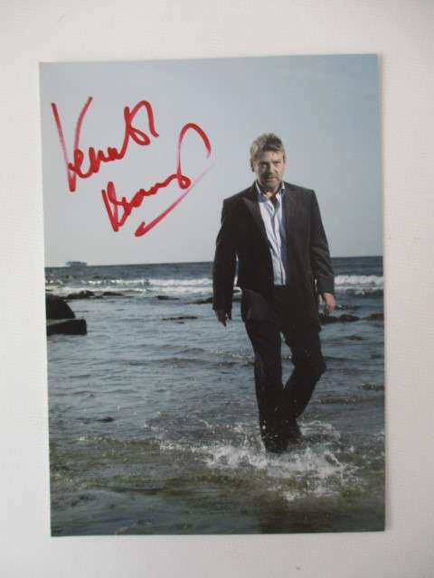 AUTOGRAPHED / SIGNED - KIEFER SUTHERLAND  - BIT BROADER THAN A POSTCARD