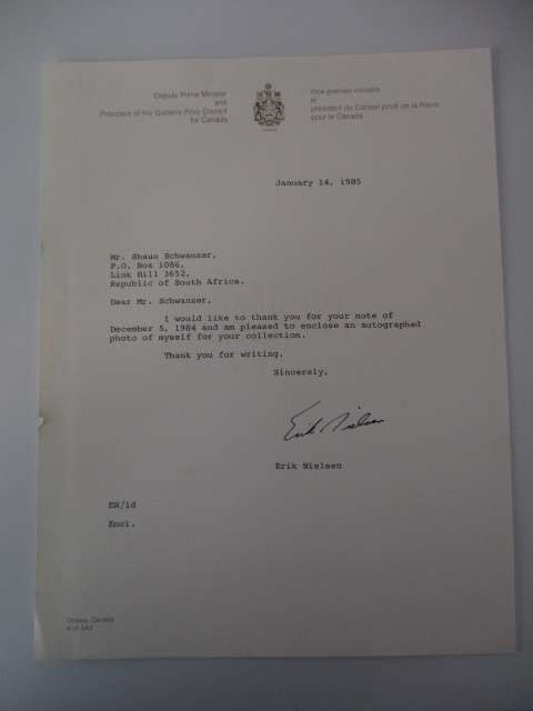 AUTOGRAPHED / SIGNED - ERIK NIELSEN -  DEPUTY PRIME MINISTER  OF CANADA AND LETTER A4