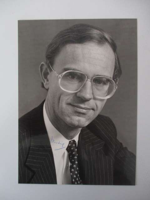 AUTOGRAPHED / SIGNED - ONNO RUDING 1985 DUTCH POLITICIAN