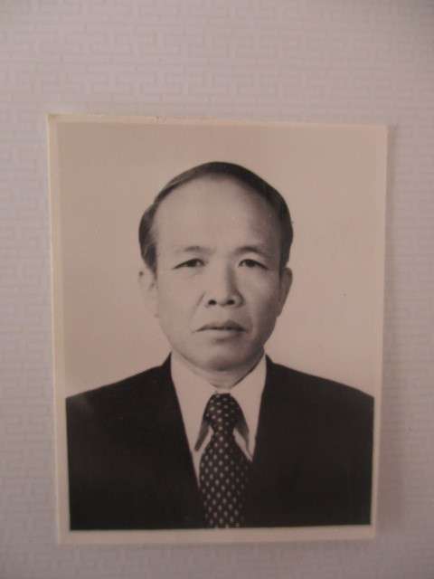 AUTOGRAPHED / SIGNED - NARONG WONGWAN PAST MINISTER OF THAILAND