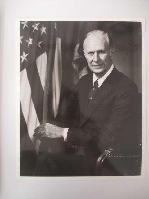 AUTOGRAPHED / SIGNED - VERNE ORR AIRFORCE SECRETARY A4  SIZE