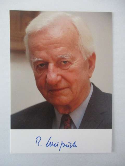 AUTOGRAPHED / SIGNED - RICHARD VON WEIZSACKER PAST PRESIDENT OF GERMANY