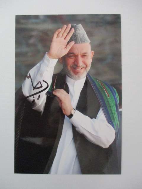 AUTOGRAPHED / SIGNED - FORMER PRESIDENT OF AFGHANISTAN - HAMID KARZAI
