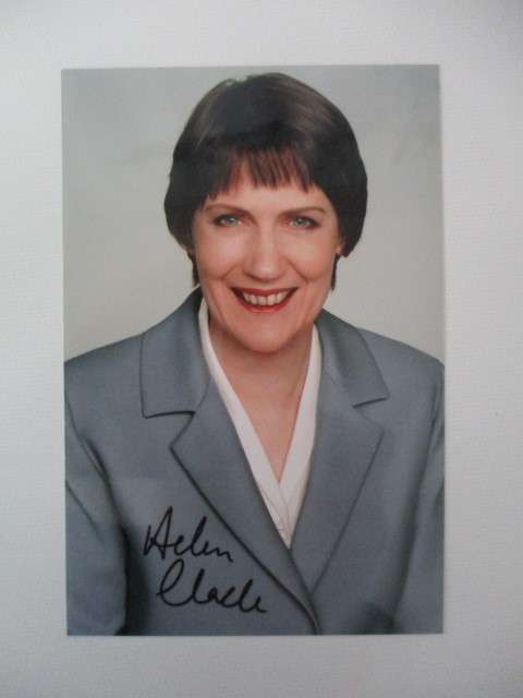 PRINTED AUTOGRAPH  - PRIME MINISTER OF NEW ZEALAND HELEN CLARK