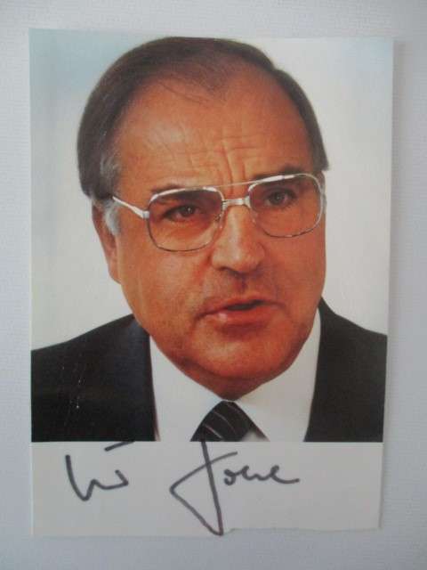 AUTOGRAPHED / SIGNED - PAST PRESIDENT OF GERMANY
