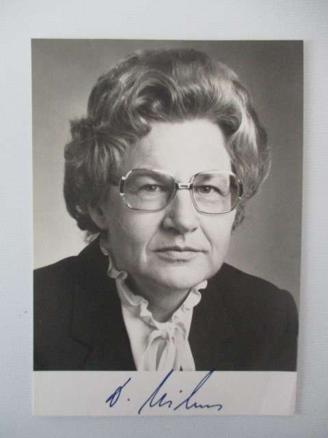 AUTOGRAPHED / SIGNED - DR. DOROTHEE WILMS  GERMAN POLITICIAN
