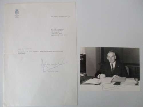 AUTOGRAPHED / SIGNED - FRITS KORTHALS ALTES DUTCH POLITICIAN  AND LETTER