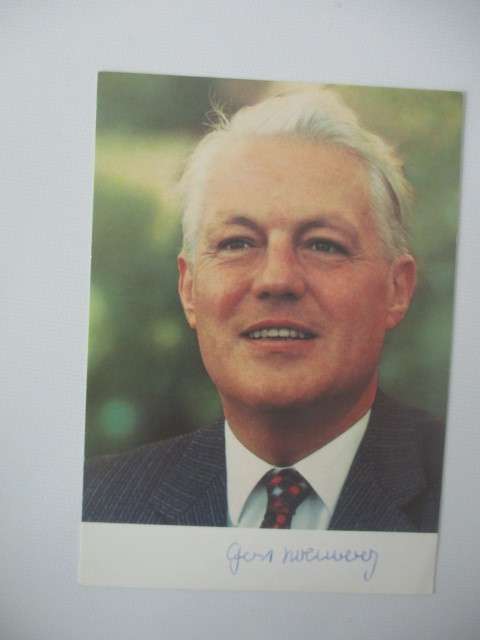 AUTOGRAPHED / SIGNED - GERHARD STOLTENBERG - PRESIDENT SCHLEWIG-HOLSTEIN 1971-1982