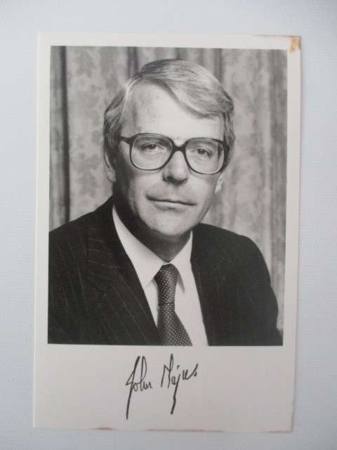 PRINTED AUTOGRAPH - FORMER PRIME MINISTER JOHN MAJOR