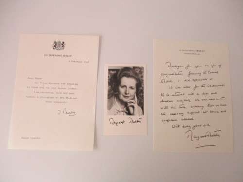 PRINTED AUTOGRAPH AND LETTER - MARGARET THATCHER FORMER UK PRIME MINISTER