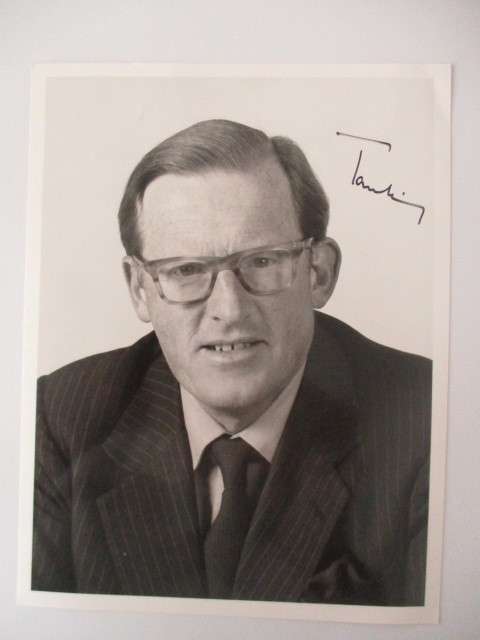 AUTOGRAPHED / SIGNED - RT. HON. TOM KING MP  UK