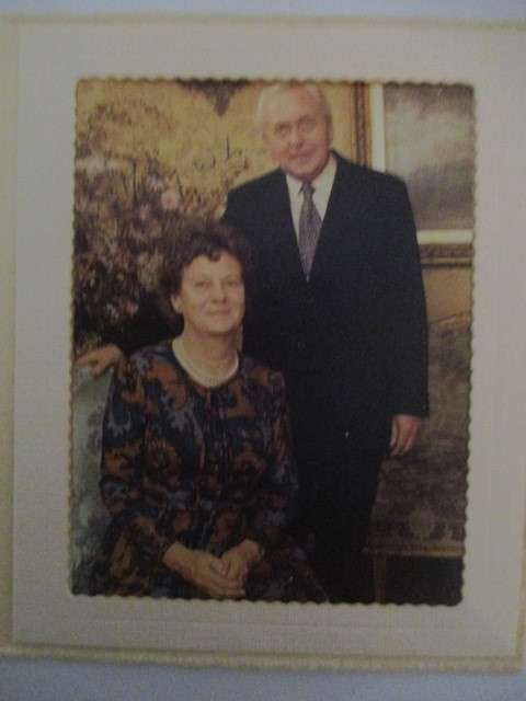 AUTOGRAPHED / SIGNED THANK YOU CARD OF LORD WILSON FORMER UK PRIME MINISTEROF ENGLAND