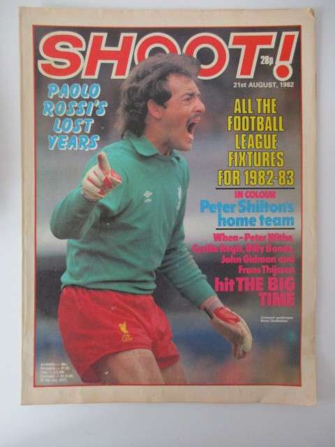 SHOOT MAGAZINE - 1982   -  SOCCER MAGAZINE