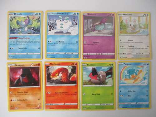 POKEMON - 8 CARDS