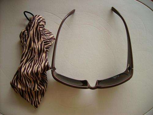 Guess Ladies Shades and pouch