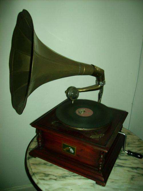 Grammaphone with lovely brass horn first time on BOB with free old record with