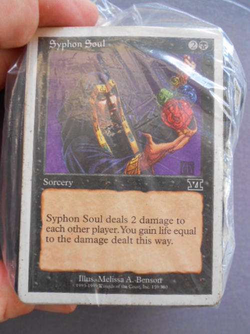 Magic the Gathering Nice lot of more than a 100 cards out of production commins