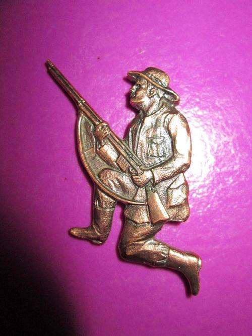 lovely Boer War soldier badge pin missing
