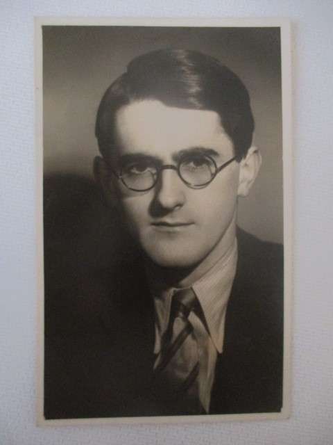 AUTOGRAPHED / SIGNED -  JOHN GLYN-JONES VINTAGE BRITISH ACTOR