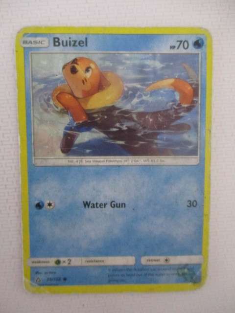 POKEMON - WORN CARD - BUIZEL