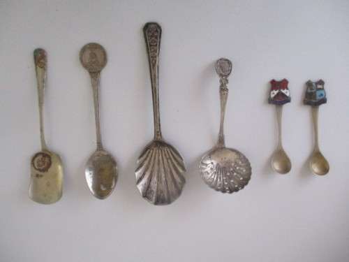LOT OF SUGAR AND MUSTARD SPOONS -  6 PIECES
