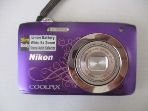 NIKON COOLPIX SLIM BODY DIGITAL CAMERA WITH CAMERA BAG AND CHARGER