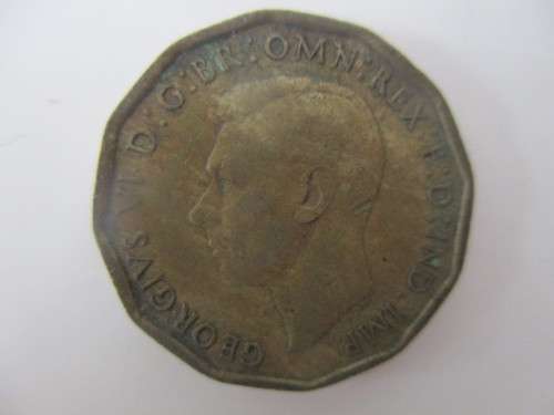 GREAT BRITAIN  1942 - THREE PENCE - LOVELY DETAIL
