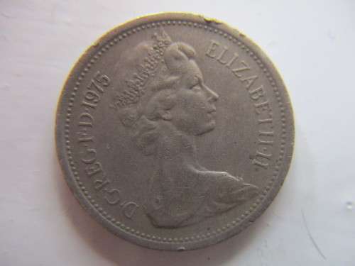 GREAT BRITAIN 1975 5 NEW PENCE
