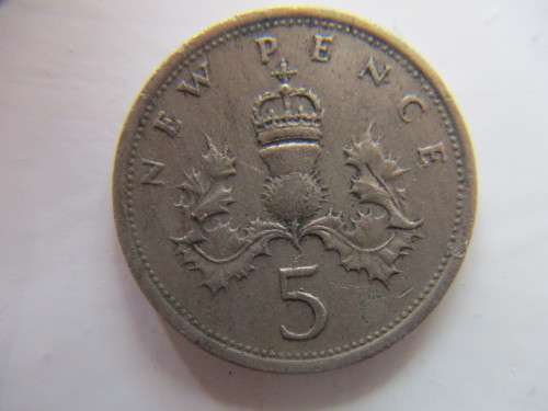 GREAT BRITAIN 1975 5 NEW PENCE