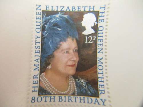 GREAT BRITAIN 4 MINT STAMPS THE QUEEN MOTHER AND SILVER WEDDING