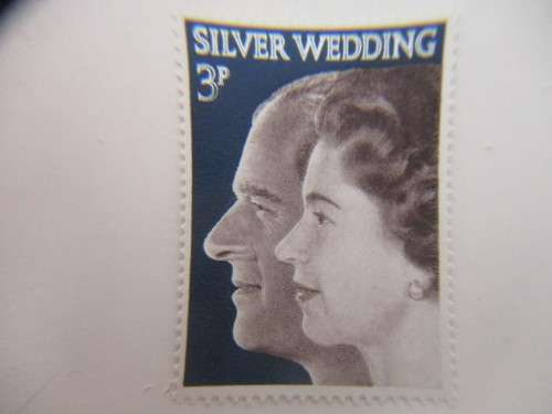 GREAT BRITAIN 4 MINT STAMPS THE QUEEN MOTHER AND SILVER WEDDING
