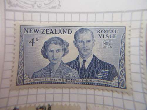 NEW ZEALAND LOT OF USED STAMPS MOUNTED