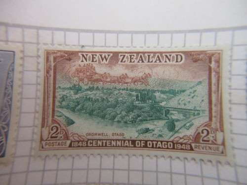 NEW ZEALAND LOT OF USED STAMPS MOUNTED