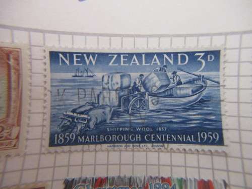 NEW ZEALAND LOT OF USED STAMPS MOUNTED