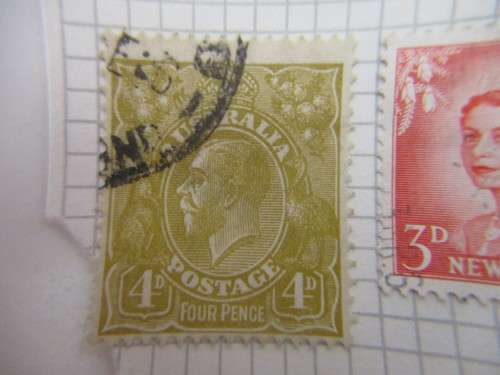 NEW ZEALAND LOT OF USED STAMPS MOUNTED
