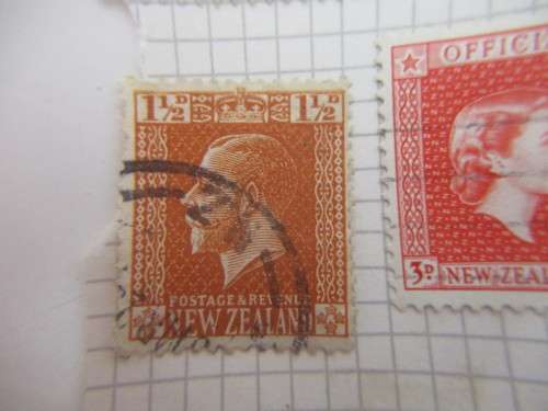 NEW ZEALAND LOT OF USED STAMPS MOUNTED