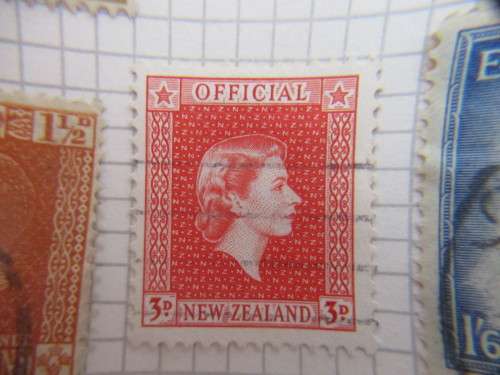 NEW ZEALAND LOT OF USED STAMPS MOUNTED